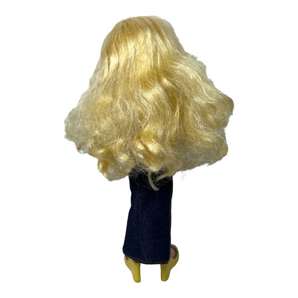 Vintage 2001 Bratz Strut It Cloe The Girls With A Passion For Fashion Do… - Picture 8 of 9